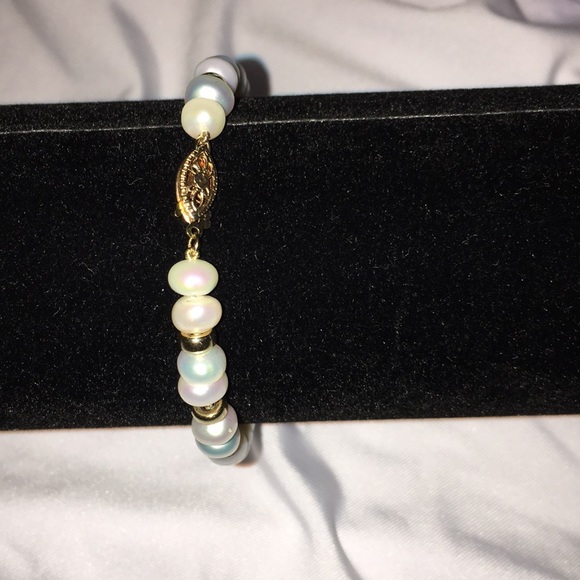 14K yellow Gold Pearl Bracelet - Picture 2 of 5